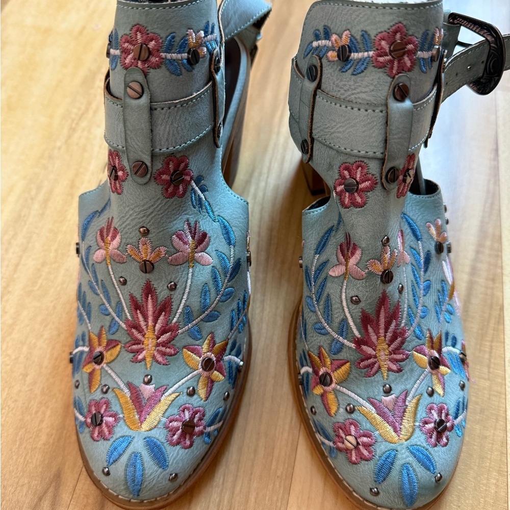 Embroidered Floral Women's Shoes